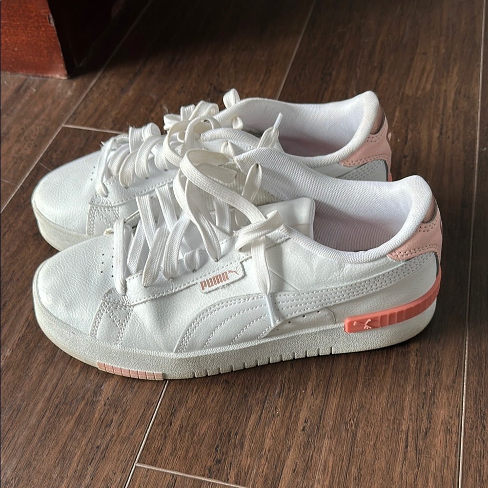 Puma Women's White and Pink Sneakers